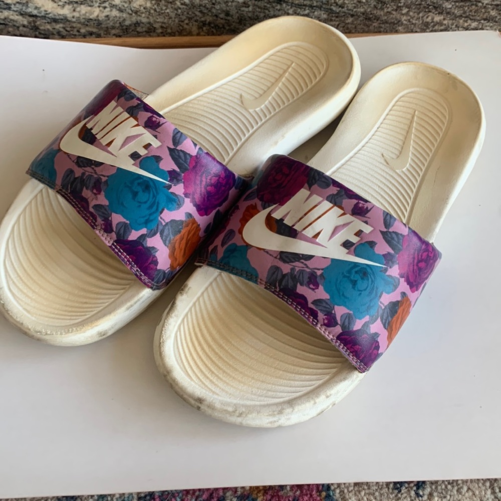 Nike slides sandals purple floral size 9 women’s